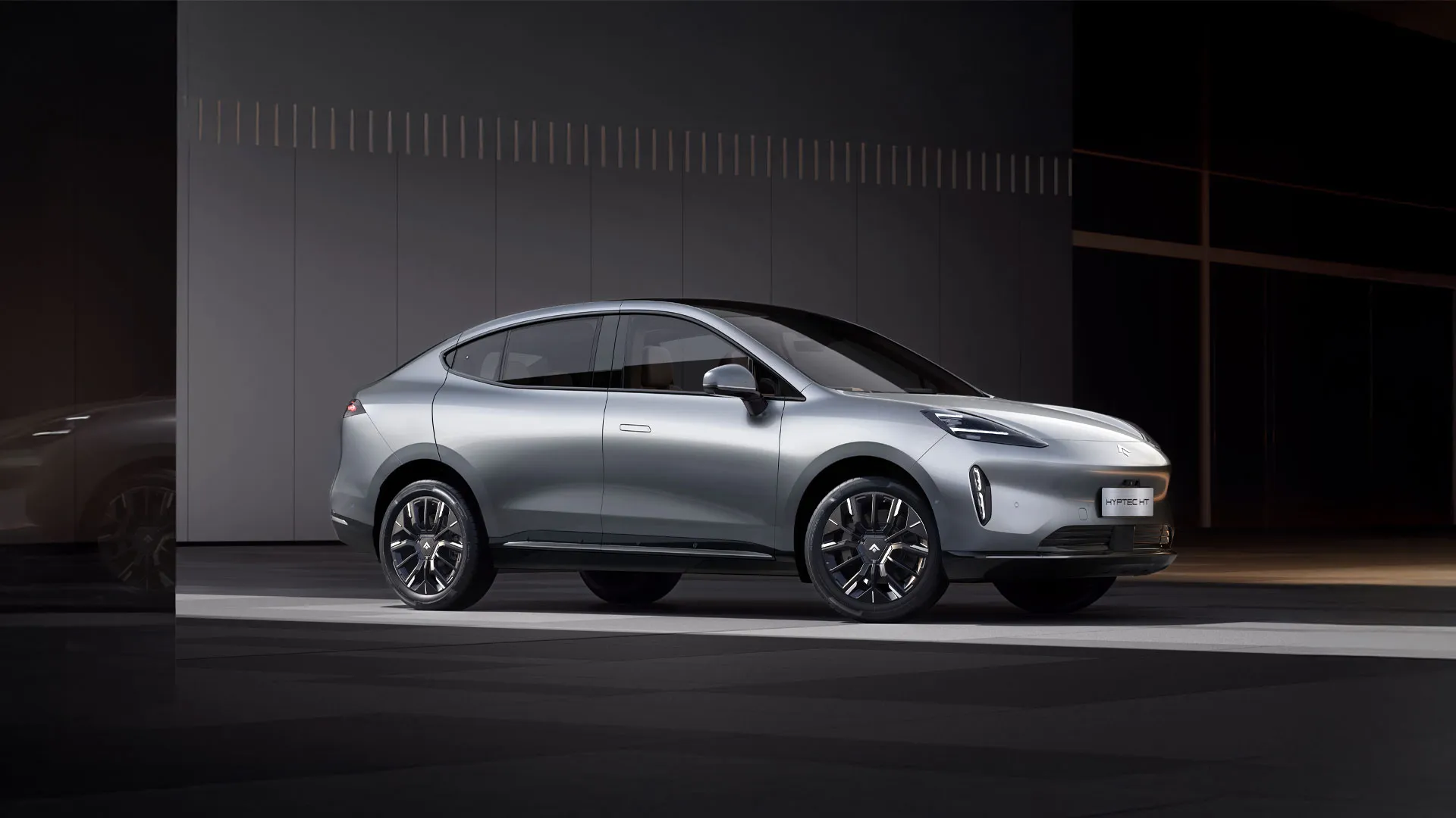 Puissance maximale 340 Ch Autonomie (NEDC) 620 km Recharge rapide 10-80% dans 23min